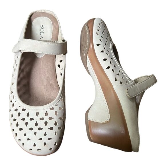 𝅺Solanz Vespa clogs cream lazer cut size 7.5 shoes ankle strap - Picture 13 of 14